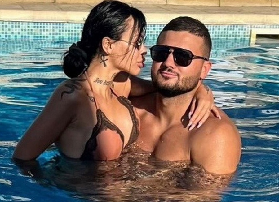 Гаджето на Денис Теофиков се залюби с негов адаш